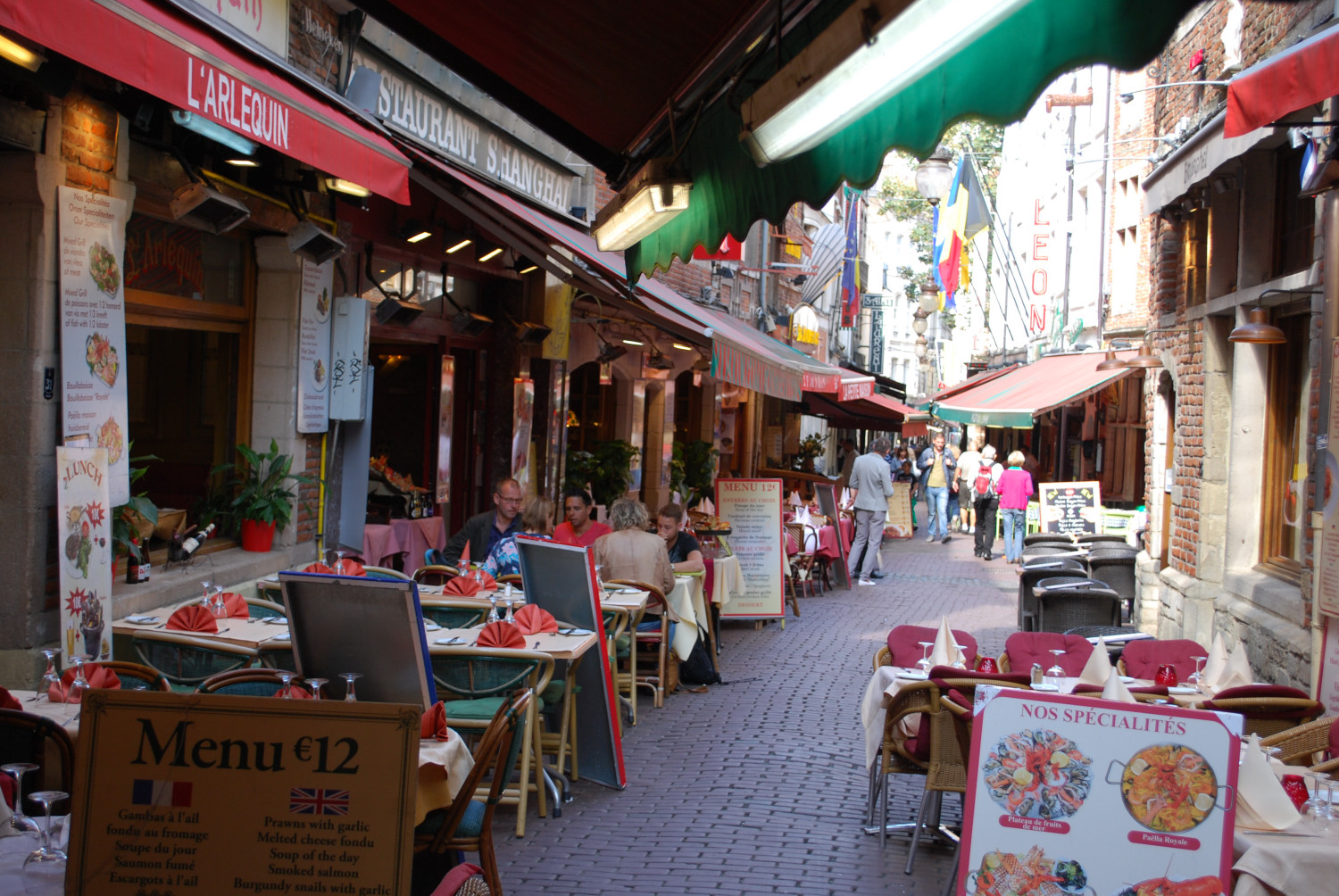 140903-1158-Brussels-イロ・サクレ地区「食い倒れ横丁」