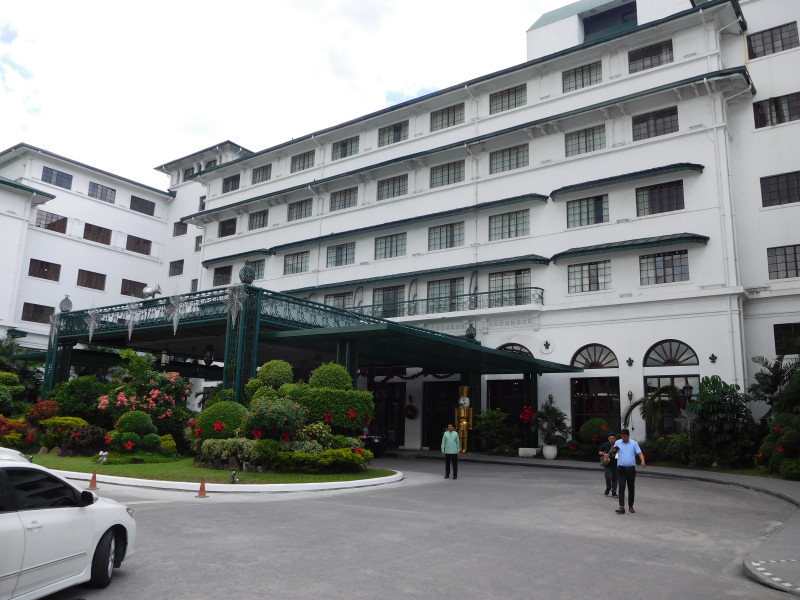 161130-1137-manila-hotel
