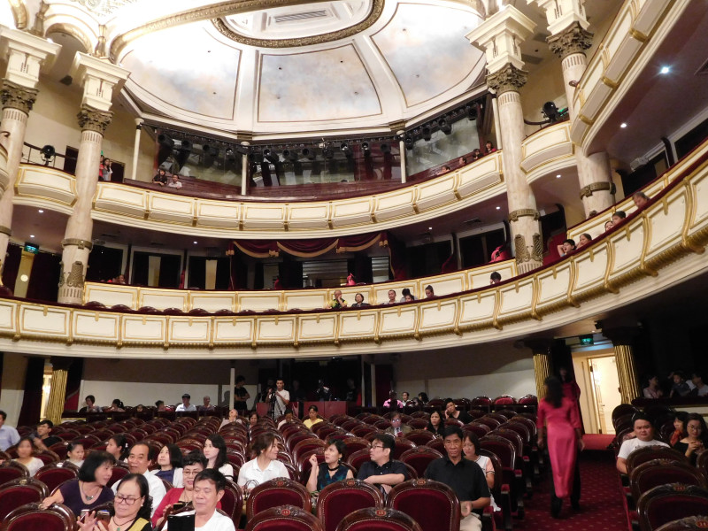 ハノイのオペラハウス 驚きのサーカス観劇 立花聡公式サイト